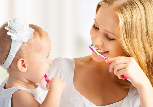 آموزش مسواک زدن کودک توسط دندانپزشک کودک خوب